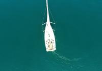 Segelyacht Segelboot von oben vertikal Segelyacht Boot Mast